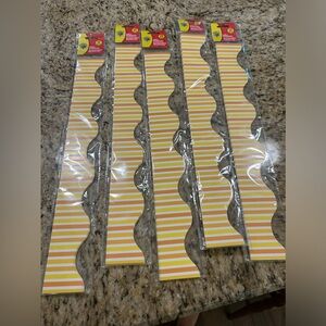 Yellow striped bulletin border